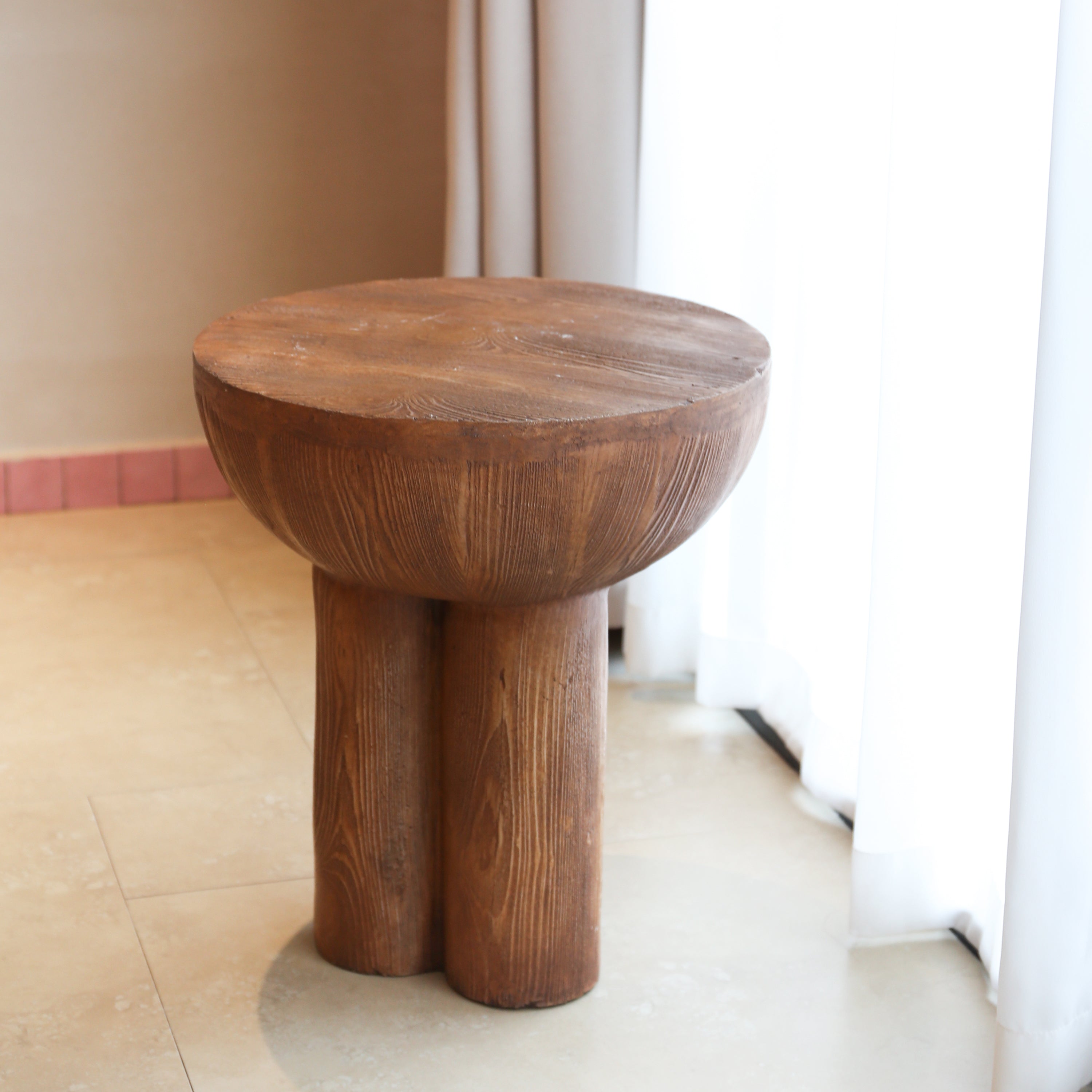 MGO side table wood-grain detail